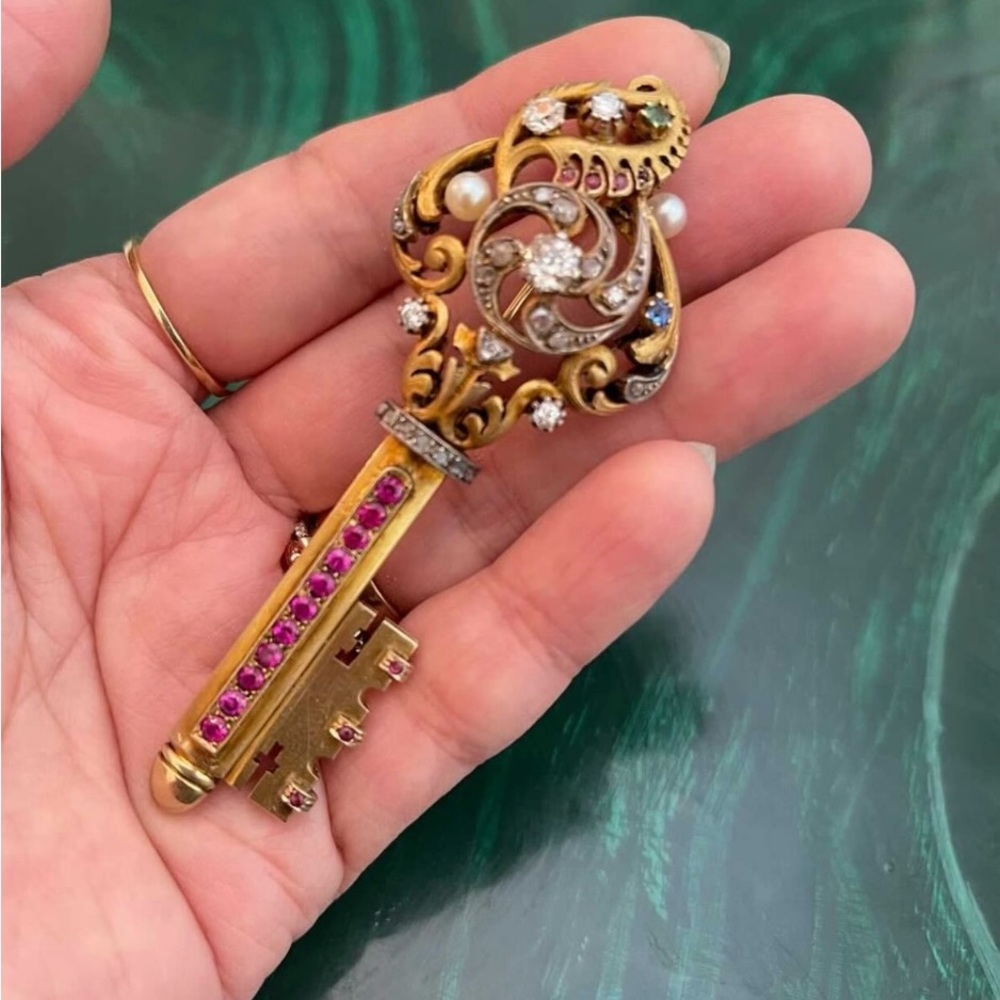 Vintage 18k Key Pendant/Brooch